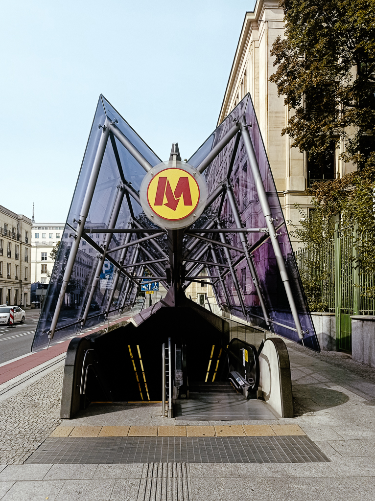 Вхід до метро