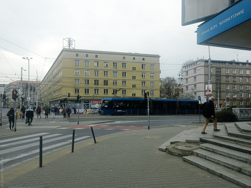 Заклеєний трамвай
